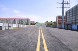 托子沖南路主幅路通車，新學(xué)校旁拉通了一條便民路